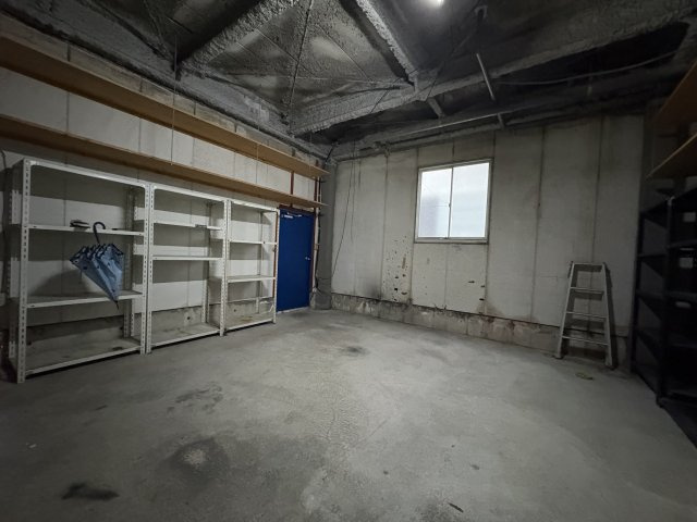 小寺町店舗・事務所・車庫付中古戸建ての駐車場