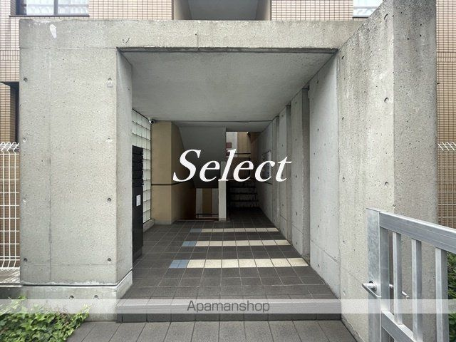 横浜市神奈川区西寺尾４丁目の賃貸マンションのエントランス