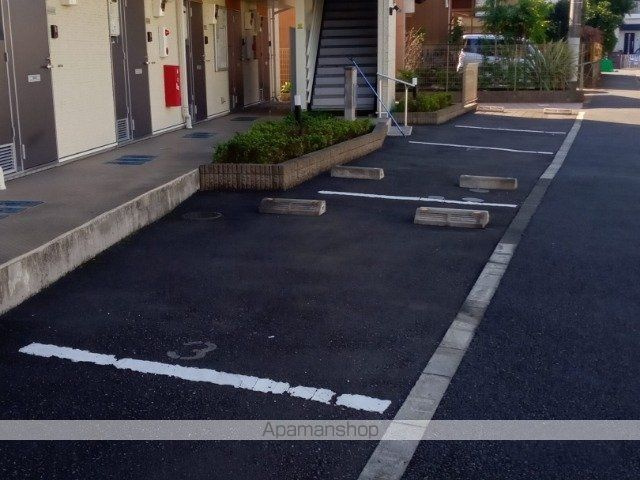 レオネクストユーカリの駐車場