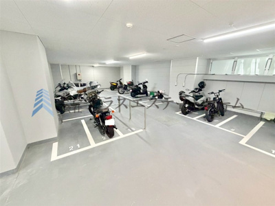 【駐輪場】 | ザ・パークハウス神戸タワー | 屋内バイク置場♪雨や風を受けることなく保管できます♪防犯面も安心♪
