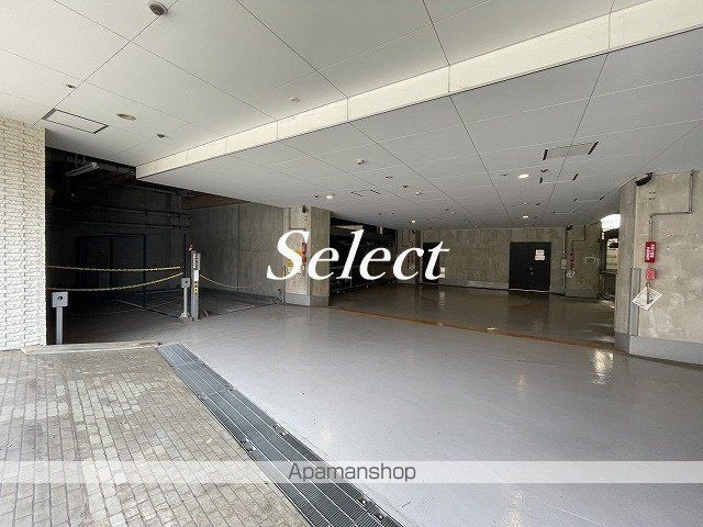 プレディアスタイル横濱沢渡の駐車場