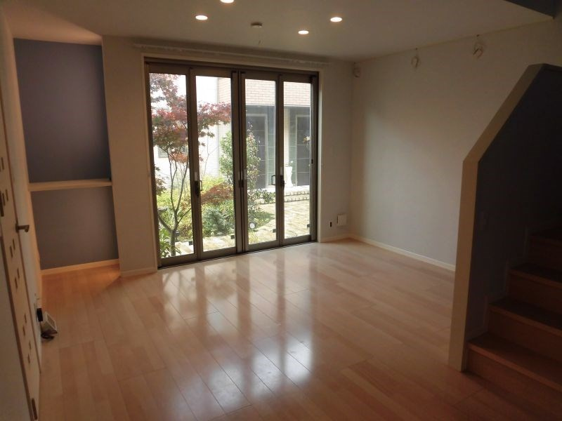 稲城市平尾１丁目のアパートの居間・リビング|※他部屋参考写真