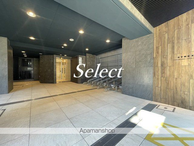 横浜市神奈川区青木町の賃貸マンションのエントランス