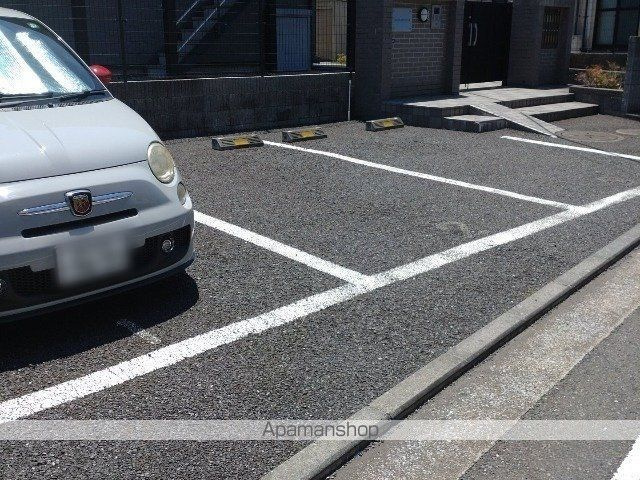 レオパレスグレイスＳＨＩＮＯⅢの駐車場