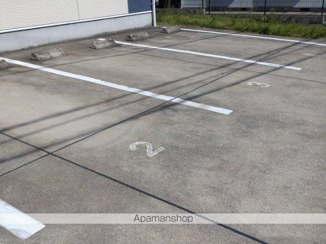 レオネクストグリーンガーデンの駐車場