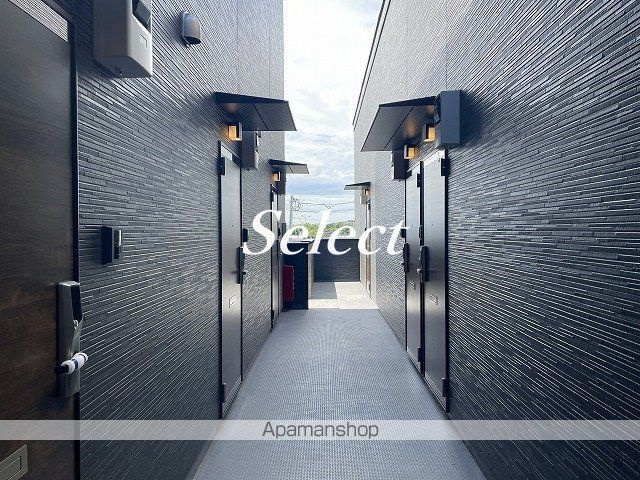 横浜市港南区笹下３丁目のアパートのロビー