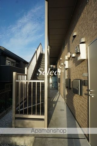 横浜市港南区上大岡東２丁目のアパートのロビー