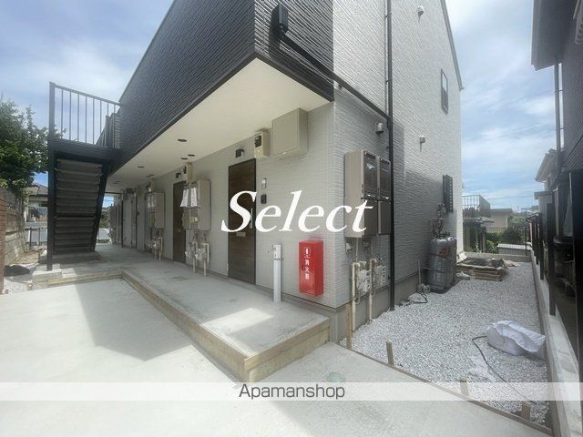 横浜市港南区上大岡東１丁目のアパートのエントランス