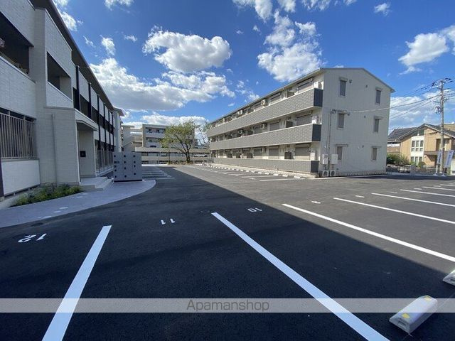 ウェルデンス戸塚　Ａの駐車場