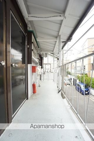 横浜市磯子区杉田５丁目のアパートのロビー