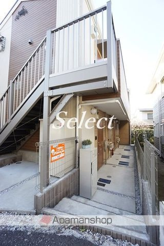 横浜市磯子区杉田４丁目のアパートのエントランス