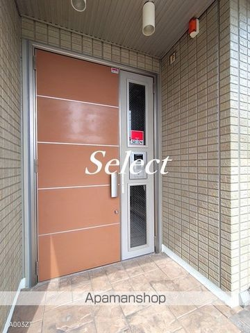 サニーフラット三ツ沢のエントランス