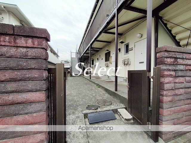 横浜市南区永田南２丁目のアパートのエントランス