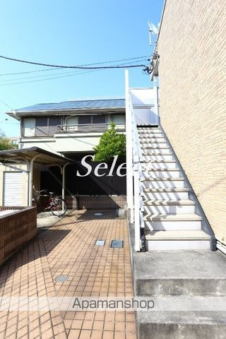 レオパレスイノウエのエントランス