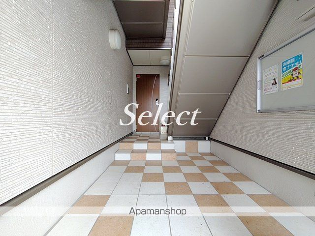 横浜市中区本郷町３丁目のアパートのロビー