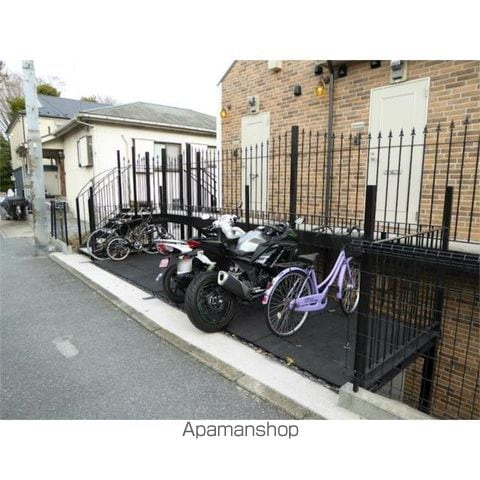 横浜市中区本郷町３丁目のアパートの駐車場