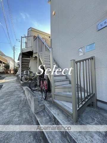 ヒルズ山手Ｂ棟のエントランス