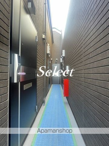 横浜市中区鷺山のアパートのロビー