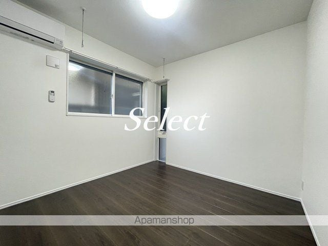 横浜市中区鷺山のアパートの内装