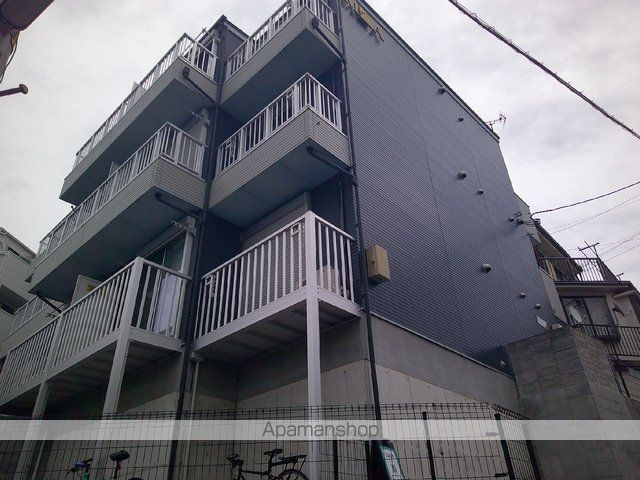 横浜市西区西戸部町３丁目のアパートの外観
