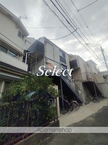 横浜市西区西戸部町２丁目のアパートの外観