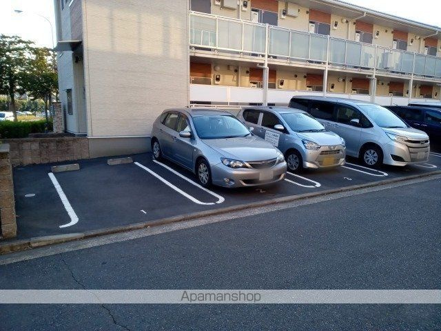 レオネクストＢＥＬＬＥの駐車場