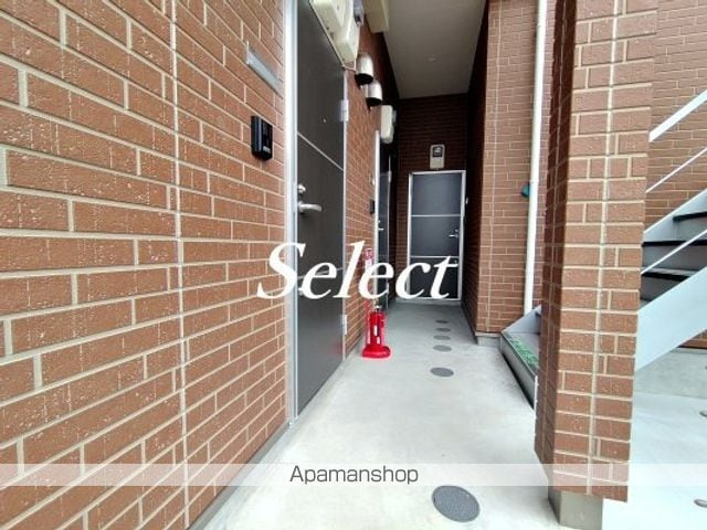 ネクストハイム白楽のエントランス