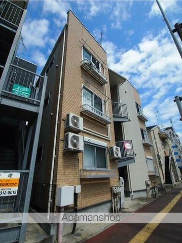 クローバーハウスの外観