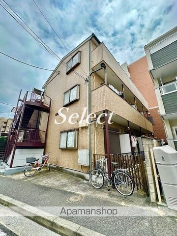 横浜市神奈川区泉町のアパートの外観