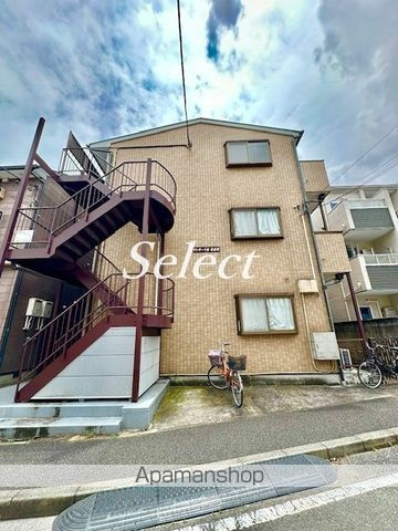 横浜市神奈川区泉町のアパートの外観