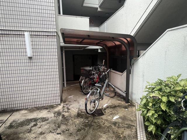 メゾン・ド・ラパンの駐車場