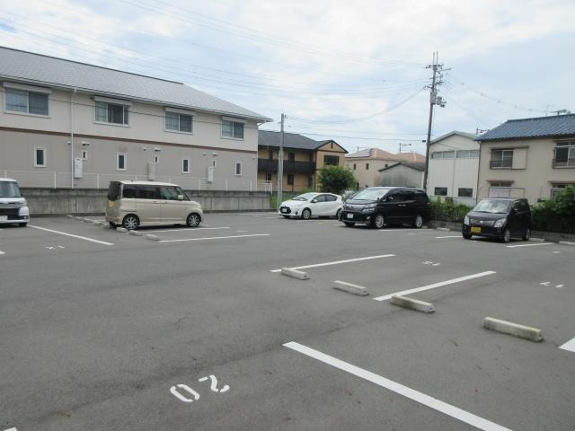 サニーDハウス芝町　イーストの駐車場