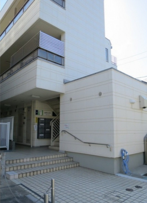 立花ハイツ　礼金０　室内洗濯機置場　TVドアホンのエントランス