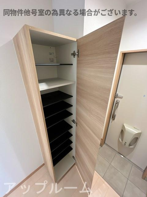 クレール　新守山の玄関