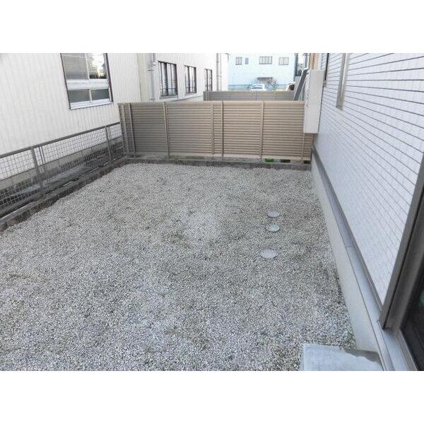 名古屋市守山区鳥羽見２丁目のアパートの庭