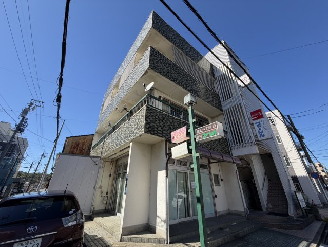 成萬ビルの外観