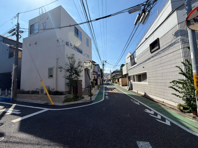 西片2丁目　戸建ての前面道路含む現地写真|2026.10.09撮影