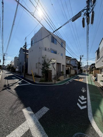 西片2丁目　戸建ての前面道路含む現地写真|2026.10.09撮影