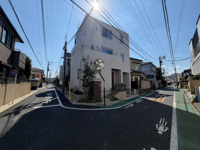 西片2丁目　戸建ての前面道路含む現地写真|2026.10.09撮影