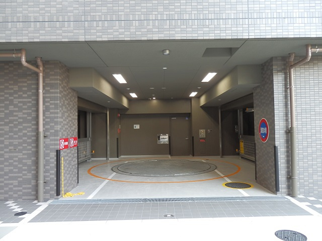 ルーブル板橋区役所前の駐車場