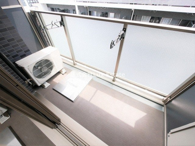 プレサンス松屋町駅前のバルコニー