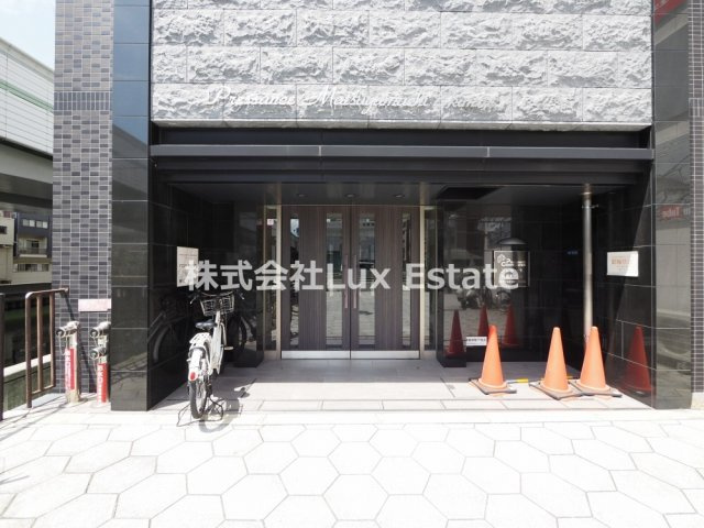プレサンス松屋町駅前のエントランス