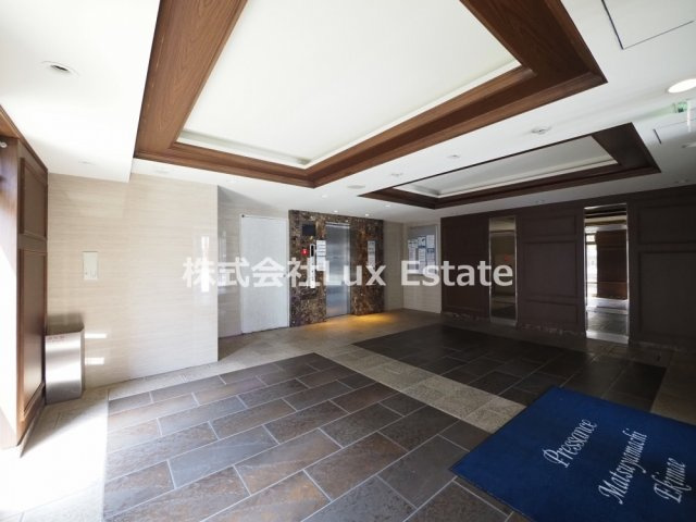 プレサンス松屋町駅前のロビー