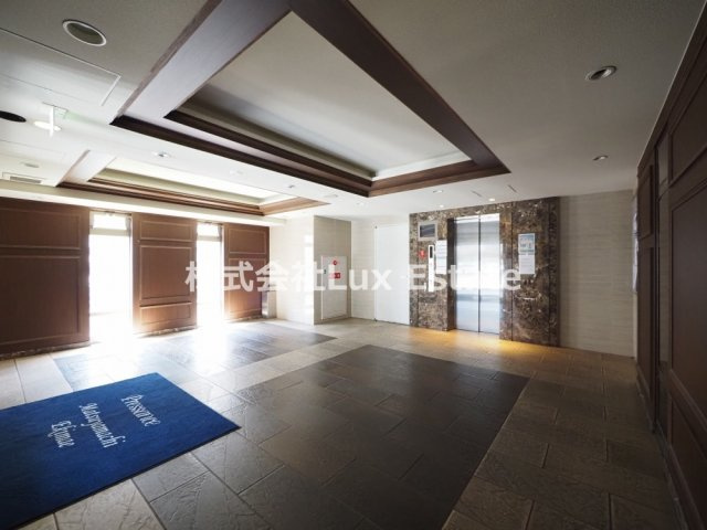 プレサンス松屋町駅前のロビー