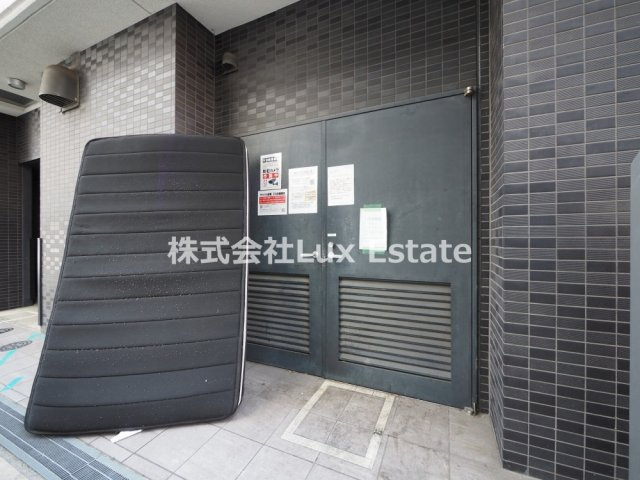 プレサンス松屋町駅前のエントランス