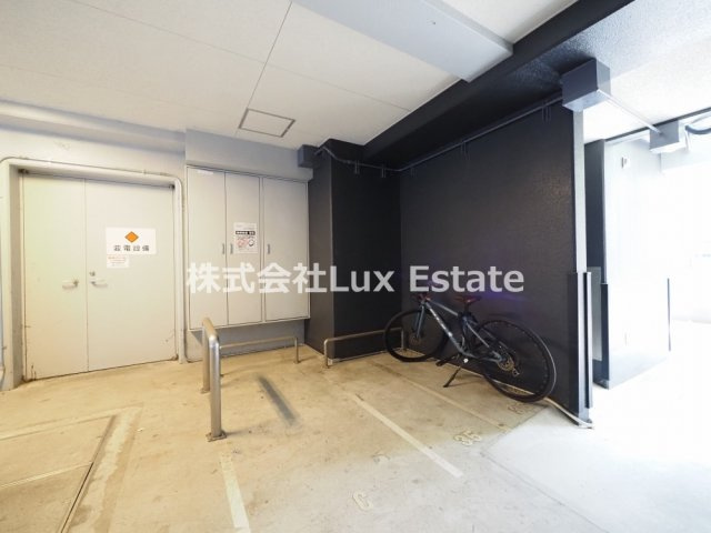 プレサンス松屋町駅前の駐車場