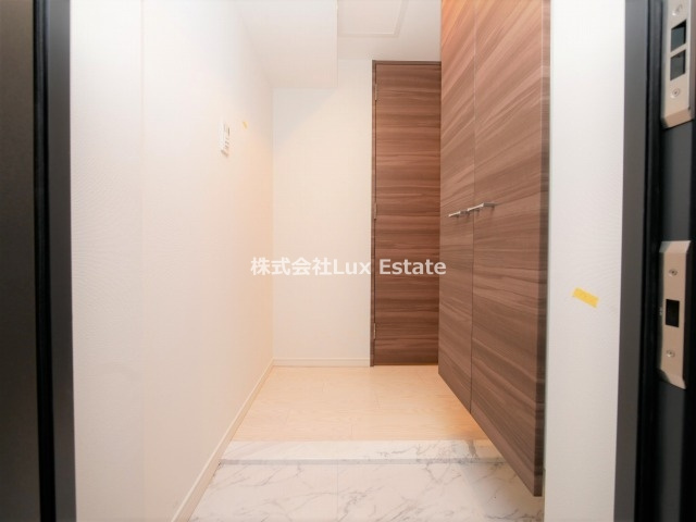 ルーエ本町の玄関