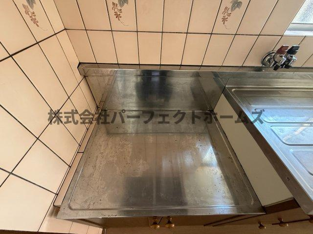 本町戸建　賃貸のキッチン|お料理しやすいキッチンです