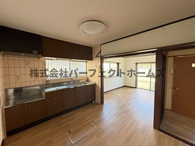 本町戸建　賃貸のキッチン|キッチンでお料理をお楽しみください
