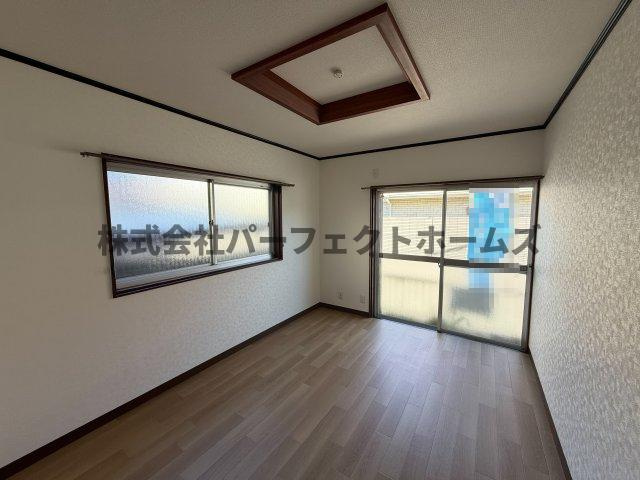 本町戸建　賃貸の居間・リビング|使いやすいリビングです